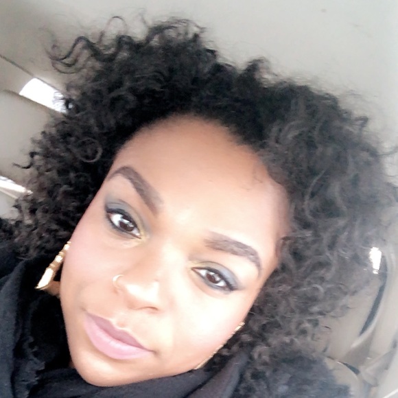 Meet your Posher, Dominique - Picture 1 of 1